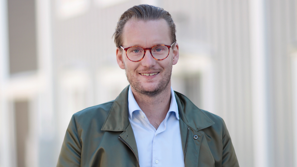 Oliver Lundgren Skolon liggande